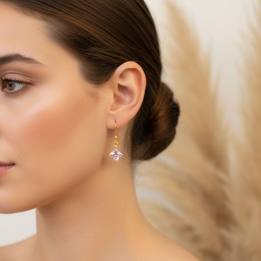 Boucle d’oreille dormeuse plaquée or 18 carats avec saphir rose synthétique en pendentif