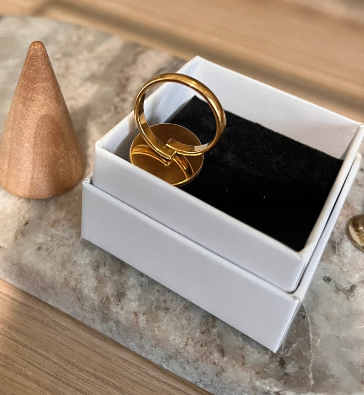 Bague dorée inoxydable pierre naturelle Aventurine bleue - Pierres Argentées & Perles Dorées