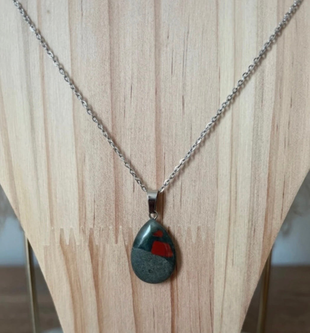 Collier Chaîne Argentée & Jaspe Sanguin Goutte – Pierre Naturelle & Acier Inoxydable | PAPD