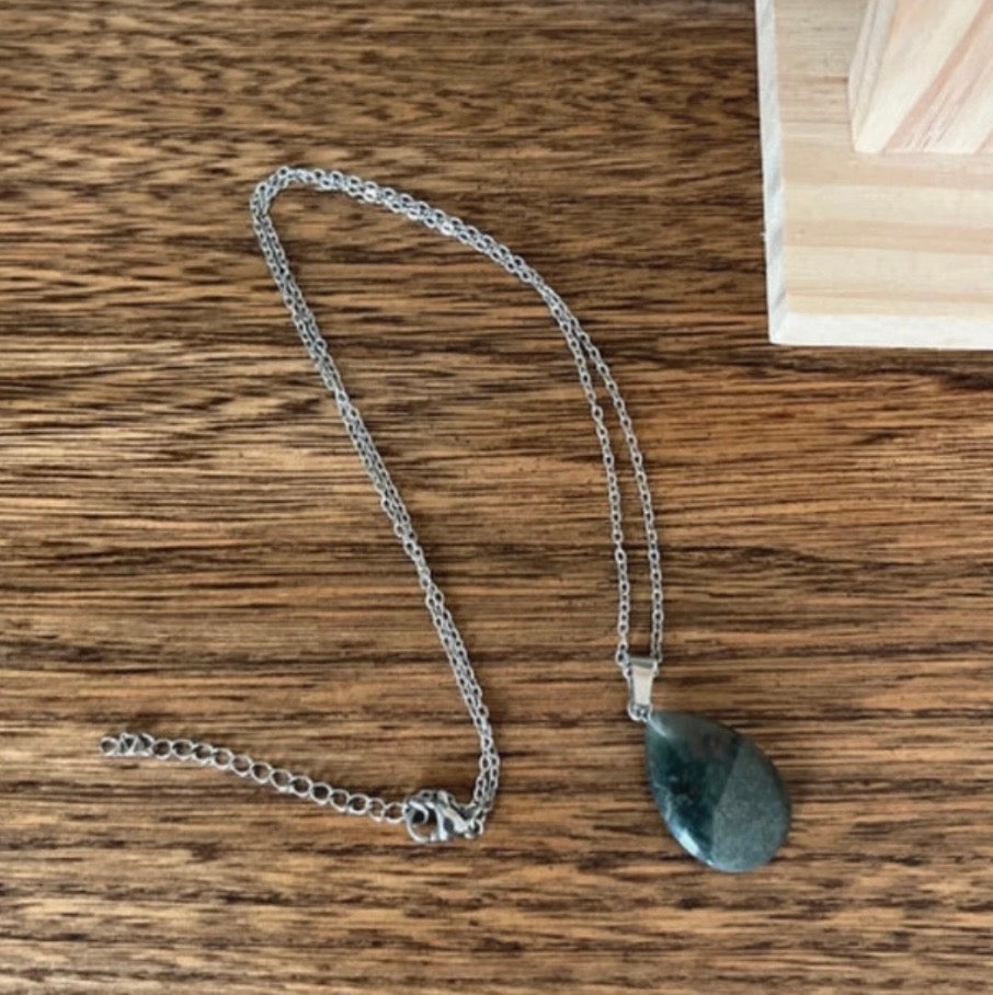 Collier Chaîne Argentée & Jaspe Sanguin Goutte – Pierre Naturelle & Acier Inoxydable | PAPD