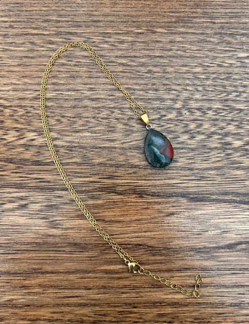Collier Jaspe Sanguin Pierre Naturelle | Chaîne Maillons Dorés | Protection & Pureté | 45 cm