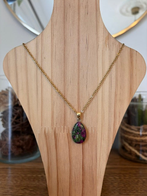 Collier Pierre Naturelle Zoïsite – Chaîne Dorée Inoxydable 44 cm
