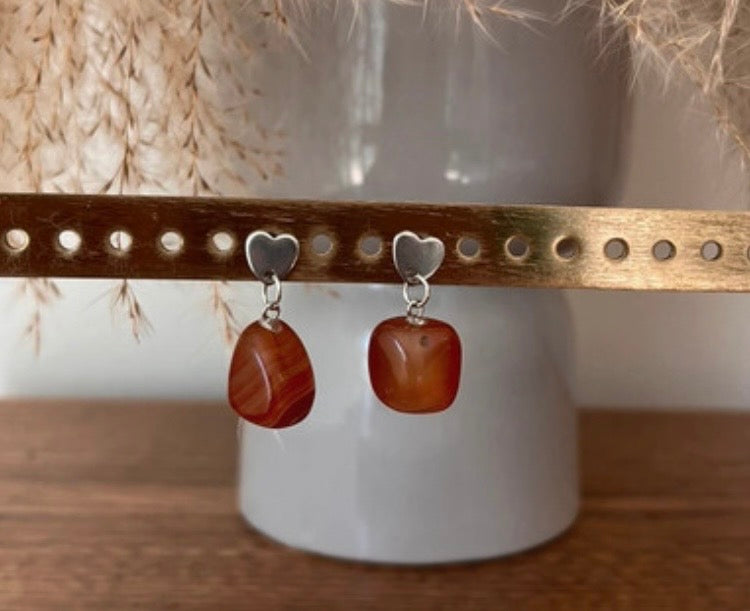 Clous d'Oreilles Cœur Agate Rouge | Acier Inoxydable | Pierre Naturelle