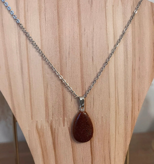 Collier Goldstone Pierre de Sable Doré | Chaîne Maillons Argentée 44 cm | Acier Inoxydable