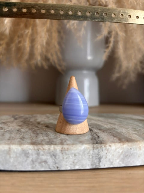 Bague Calcédoine – Pierre Naturelle Apaisante | Cabochon Larme Monture Argentée Ajustable