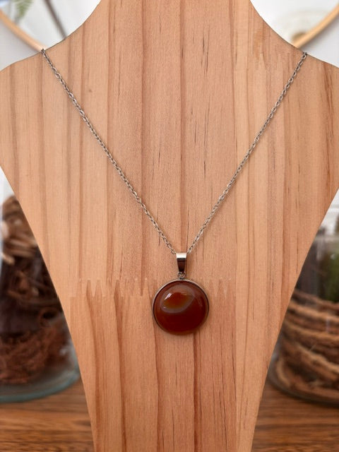 Collier Agate Rouge Cabochon 20 mm | Chaîne Argentée Inoxydable 44 cm