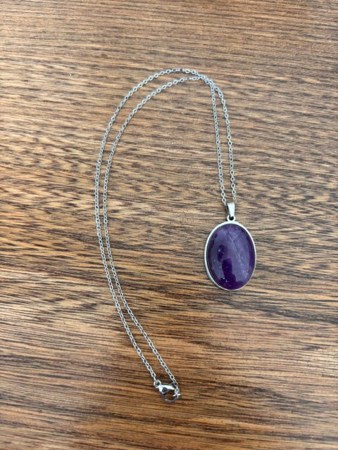 Collier Améthyste Naturelle Cabochon 18x25 mm | Chaîne Argentée Inoxydable 44 cm