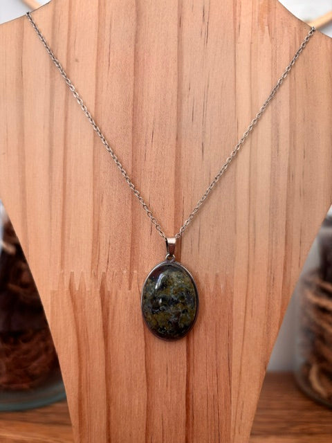 Collier Jaspe Sang de Dragon Cabochon 18x25 mm | Chaîne Argentée Inoxydable 44 cm