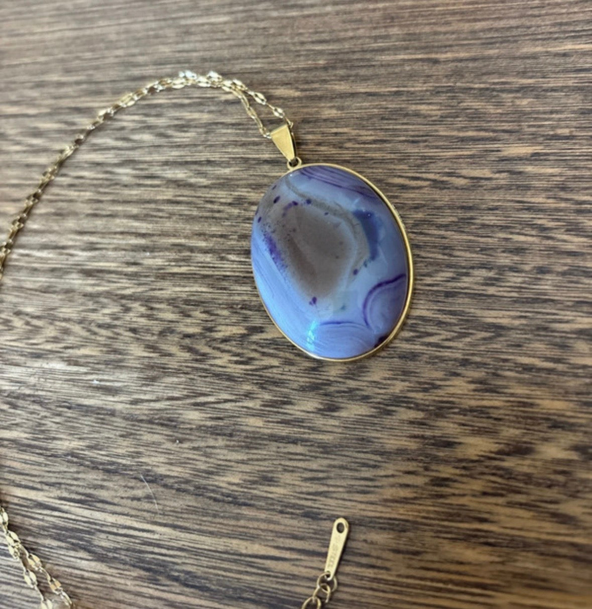 Collier Améthyste Naturelle Cabochon 30x40 mm | Chaîne Dorée Inoxydable 40-45 cm
