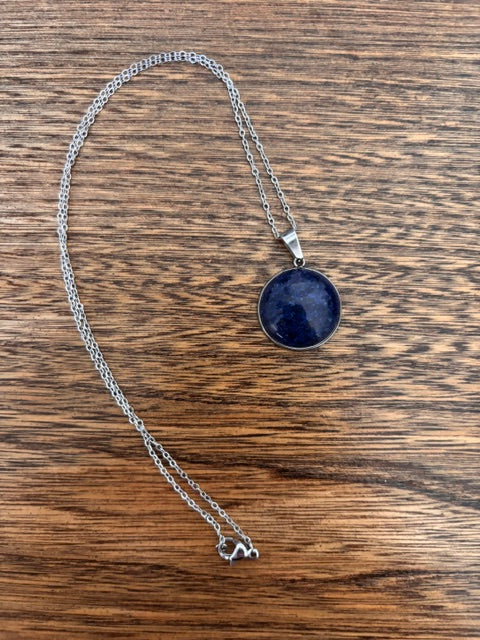 Collier Lapis Lazuli | Cabochon 20 mm – Chaîne Maillon Argentée Inoxydable 44 cm