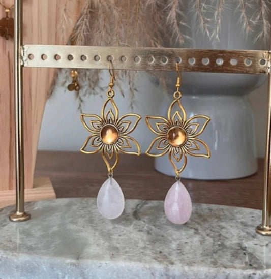 Boucles d'Oreilles Soleil Doré & Quartz Rose Naturel | Crochet 9 cm | Bohème Romantique – PAPD