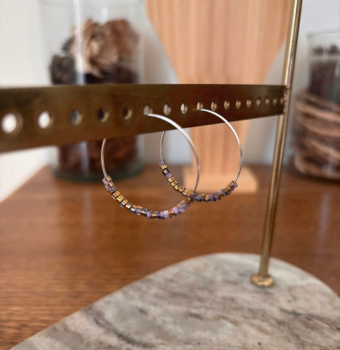 Créoles Perles Lilas & Violettes aux Reflets Dorés | 3 cm | Acier Inoxydable | Or & Argent – PAPD