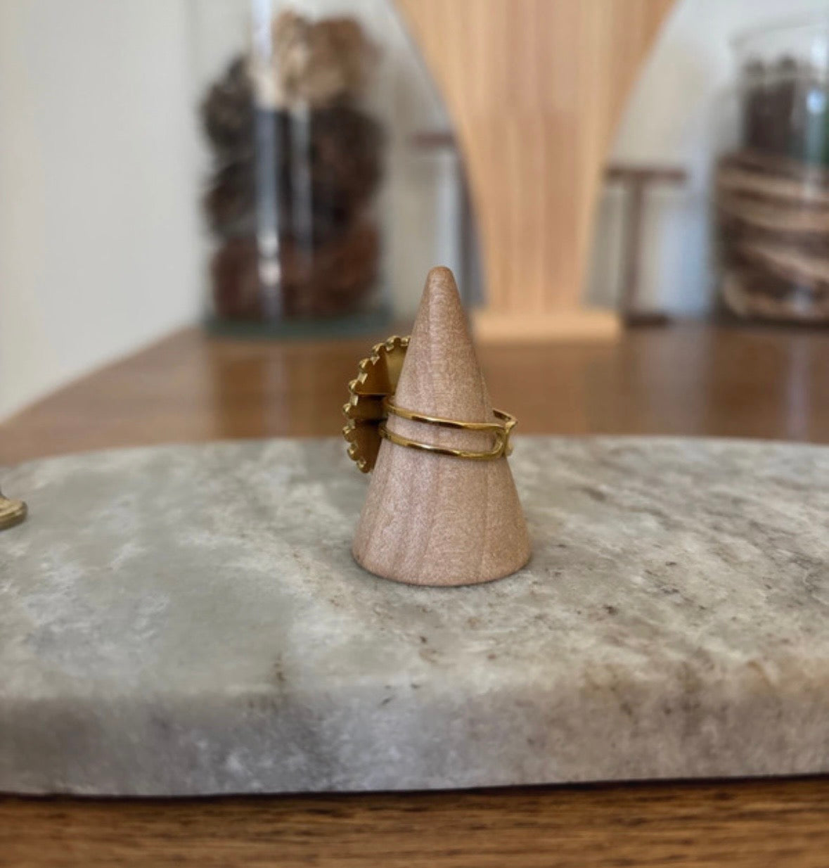 Bague Soleil Doré Ajustable | Cabochon Jade Blanc Pierre Naturelle – Acier Inoxydable