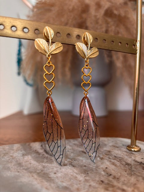 Boucles d'Oreilles Pendantes Feuille de Sauge & Trio de Cœurs & Aile de Fée | 10cm | Doré & Orange | PAPD