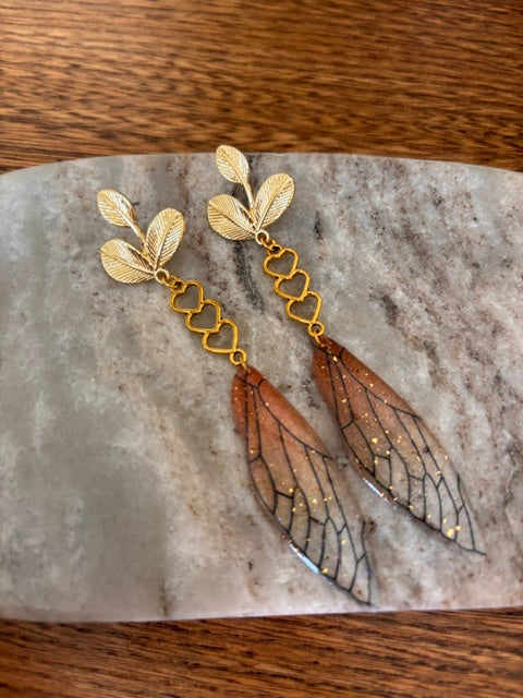 Boucles d'Oreilles Pendantes Feuille de Sauge & Trio de Cœurs & Aile de Fée | 10cm | Doré & Orange | PAPD