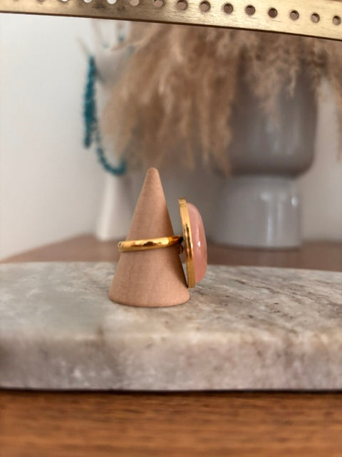 Bague Dorée Ajustable Pierre Quartz Rose – Cabochon 18x25 mm | Lithothérapie