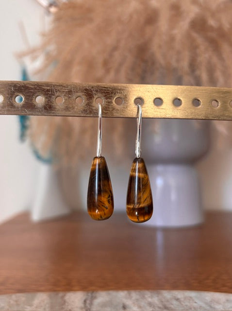 Boucles d'Oreilles Dormeuses Allongées Pierre Œil de Tigre – Or ou Argent | Lithothérapie