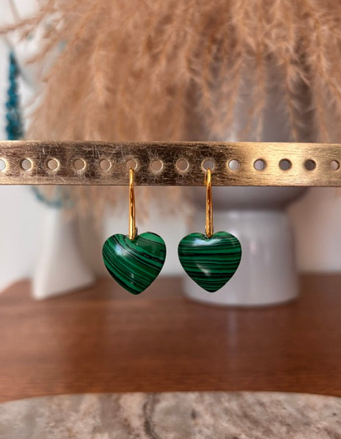 Boucles d'Oreilles Dormeuses Allongées Pierre Malachite Cœur – Or ou Argent | Lithothérapie