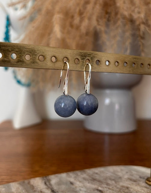 Boucles d'Oreilles Dormeuses Allongées Pierre Calcédoine Naturelle – Acier Inoxydable | Lithothérapie