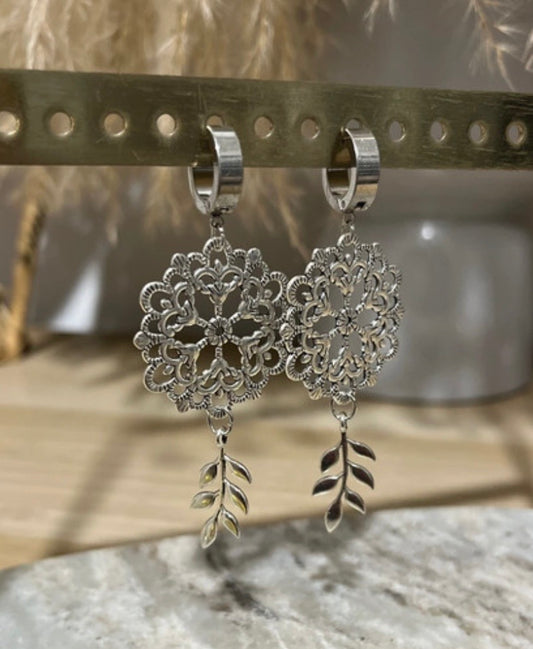 Boucles d'Oreilles Créoles Fleur Bohème & Feuille de Saule | Argenté Acier Inoxydable