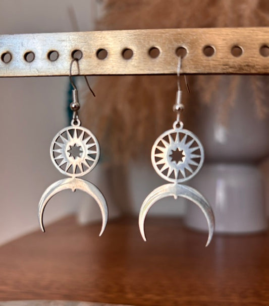 Boucles d'Oreilles Pendantes Soleil & Lune Argentées | Style Bohème Céleste