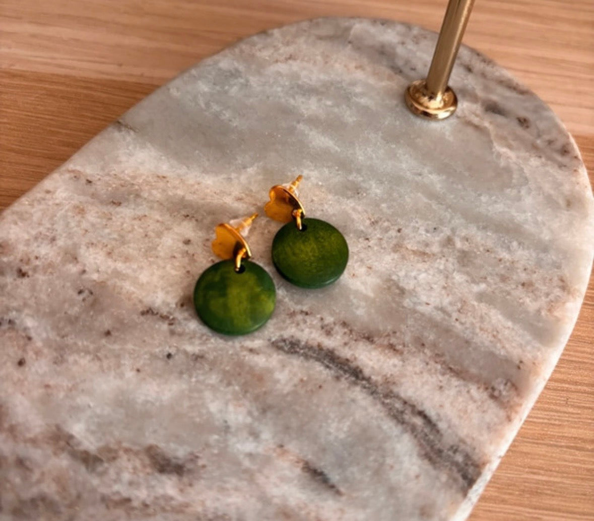 Puces d'Oreilles Cœur Doré & Pendentif Bois Vert | Bohème Nature | Acier 316L