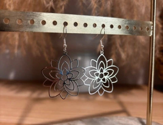Boucles d'oreilles pendantes floral filigrane argenté – Breloque hindoue | Bijou bohème fairy