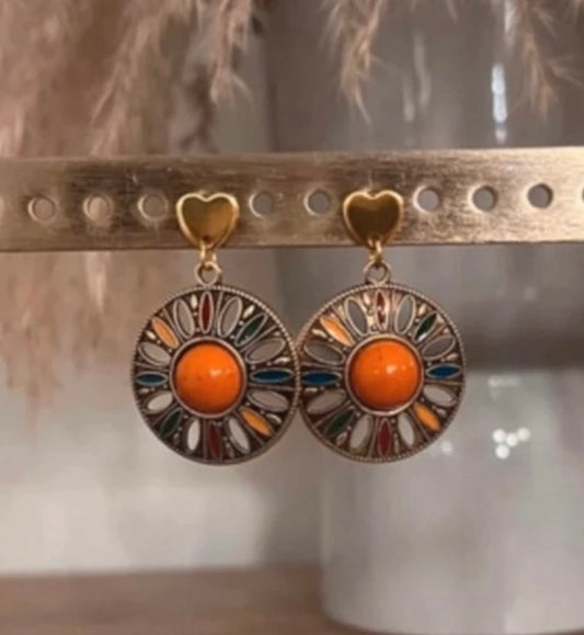 Boucles d'oreilles puces dorées breloque bohème multicolore – Motif géométrique estival | Bijou coloré