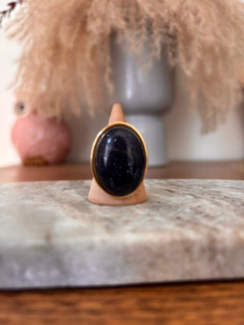 Bague Dorée Ajustable – Pierre Naturelle Sable Bleu (Quartz) | Lithothérapie | Acier Inoxydable