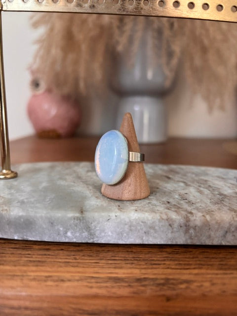 Bague Argentée Ajustable Pierre Opale Naturelle Iridescente – Acier Inoxydable