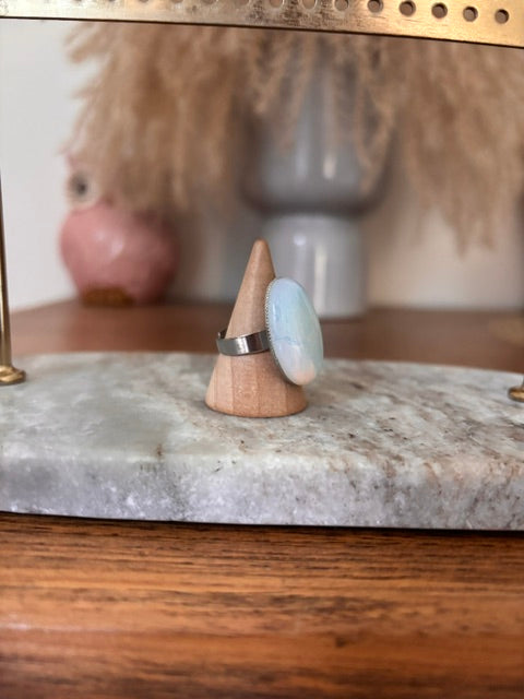 Bague Argentée Ajustable Pierre Opale Naturelle Iridescente – Acier Inoxydable