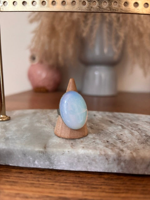 Bague Argentée Ajustable Pierre Opale Naturelle Iridescente – Acier Inoxydable