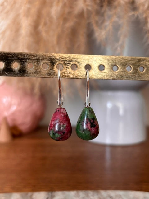 Boucles d'Oreilles Dormeuses Rubis Zoïsite Naturel | Pierre Goutte Acier Inoxydable
