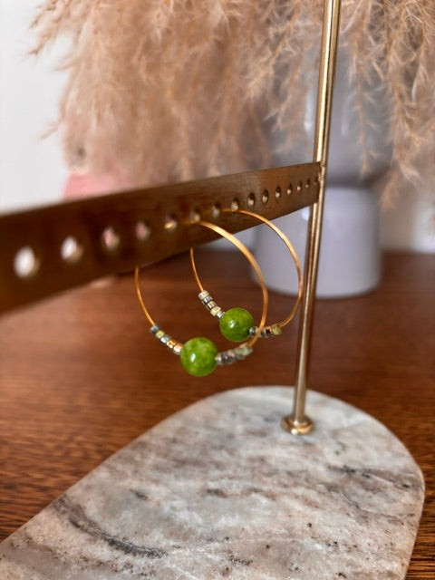 Boucles d'oreilles créoles Péridot & Perles de Verre Vertes – Fait Main France