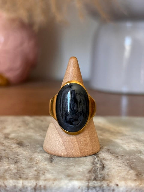 Bague Dorée Résine Noire | Ajustable & Inoxydable | PAPD