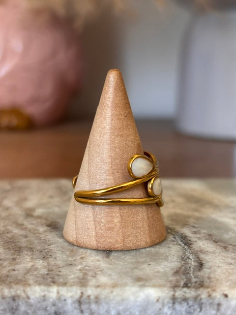 Bague Dorée Résine Blanche | Ajustable & Inoxydable | PAPD