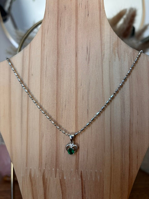 Collier Cœur Saphir Vert Synthèse – Chaîne Argentée Inoxydable 50 cm