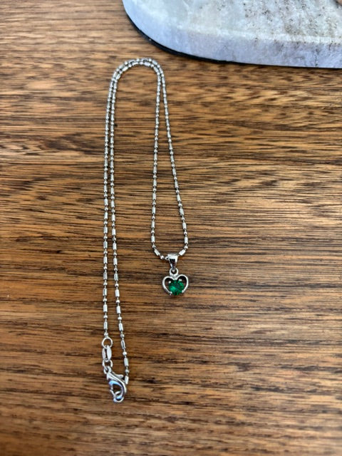 Collier Cœur Saphir Vert Synthèse – Chaîne Argentée Inoxydable 50 cm