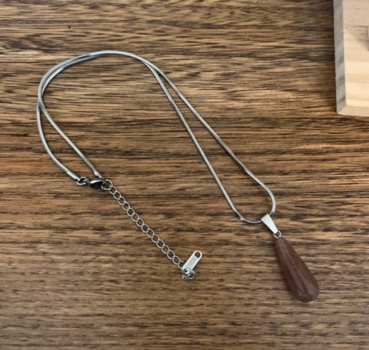 Collier Pierre Naturelle Quartz Cerise | Chaîne Argentée Acier Inoxydable | 40 cm