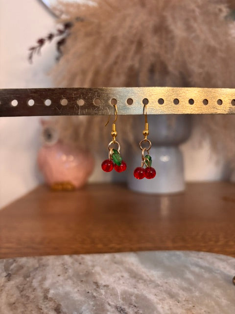 Boucles d'Oreilles Cerises | Perles Dorées Acier Inoxydable 316L | Bijou Estival