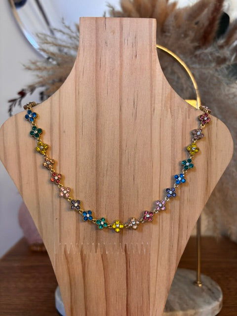 Collier Blossom Arc-en-Ciel | Fleurs Dorées & Strass | Acier Inoxydable 40 cm