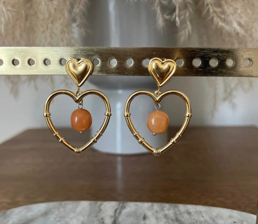 Boucles d’oreilles cœur en acier doré avec quartz orange