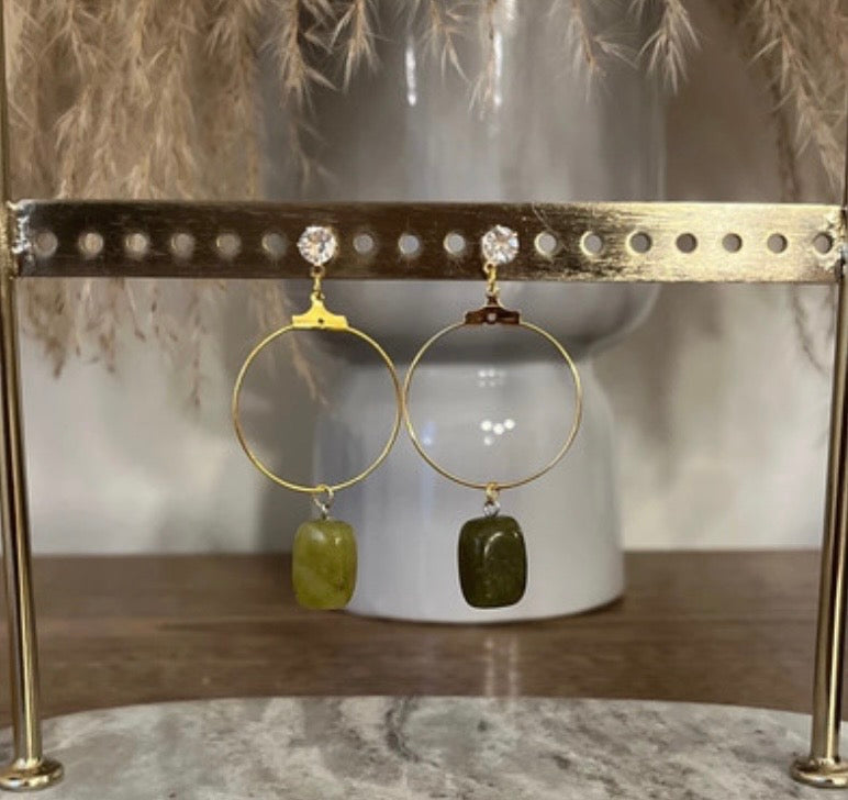 Clous d'Oreilles Design Jade Vert & Breloque Anneau – Pierre Naturelle Acier Inoxydable