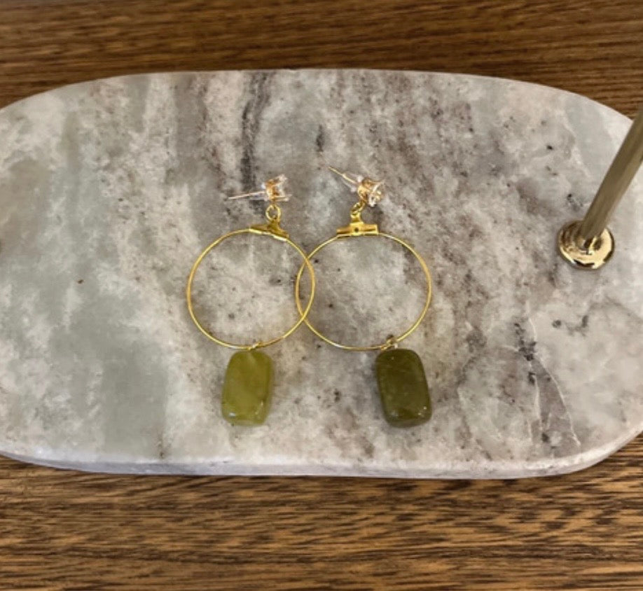 Clous d'Oreilles Design Jade Vert & Breloque Anneau – Pierre Naturelle Acier Inoxydable