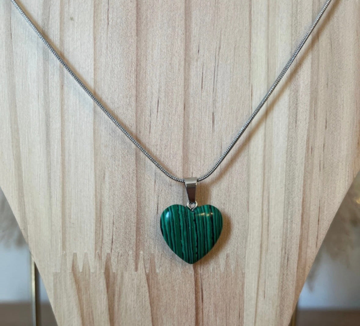 Collier Malachite Cœur – Chaîne Serpent Argentée | Pierre Naturelle