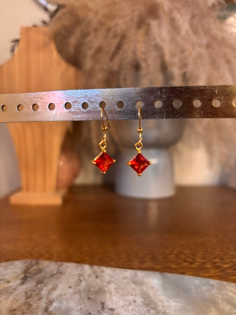 Boucles d'Oreilles Dormeuses Saphir Rouge Synthétique | Losange Plaqué Or 18 Carats