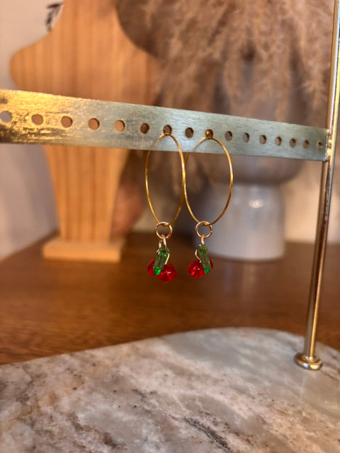 Créoles Dorées 3 cm Perles Cerises – Bijou Estival