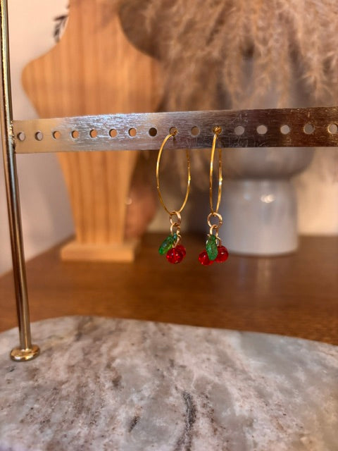 Créoles Dorées 3 cm Perles Cerises – Bijou Estival