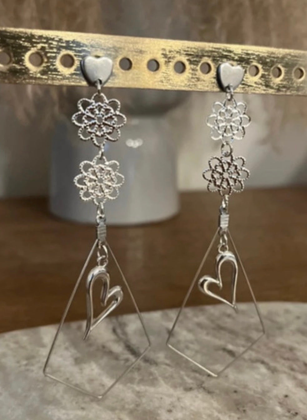 Clous d'Oreilles Cœur & Breloques Déstructurées – Argenté Hypoallergénique