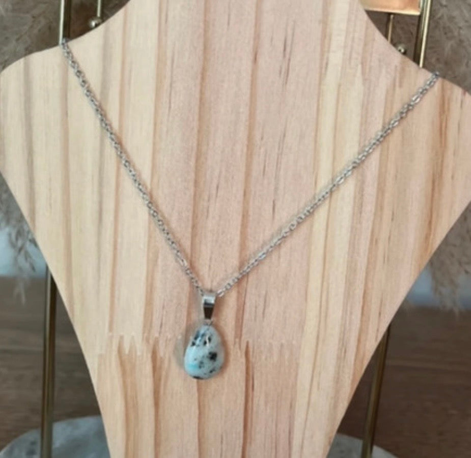 Collier Jaspe Kiwi & Sésame – Chaîne Maillons Argentés 45 cm | Pierre Naturelle